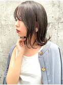 グレージュ×外ハネミディ