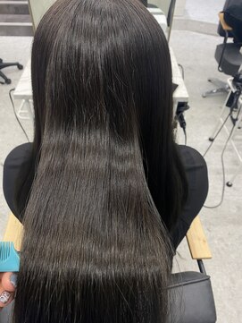 ジーナ 新宿(Zina) 髪質改善*艶髪ロング*美髪【Zina新宿 木暮莉茉奈】