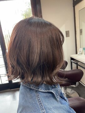 アクアマリン8810 ハチハチイチゼロ(AQUA MARINE 8810) ペールベージュセクションカラーグラデーションカラー外ハネボブ