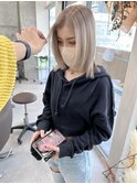 ホワイトミルクグレージュ×ハイトーンカラー×ストレート