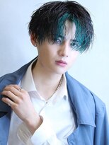 コンフィデンス メンズヘアー(confidence MEN'S HAIR)&nbsp;フェイスフレーミング緑 センターパートスパイラルパーマ [新宿]