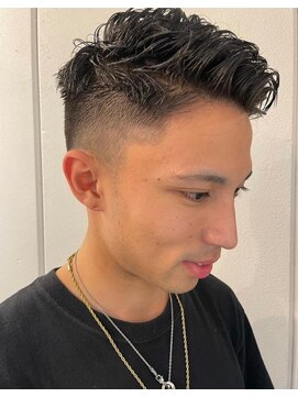 ハニー 町田(HONEY) フェードカット 七三 ツーブロック アップバング パーマ