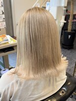 アム(am)&nbsp;ブリーチ/ホワイトカラー