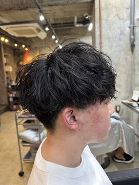 カーニー 上野(kearny) ツイストスパイラルパーマ縦落ちパーマメンズ波巻きパーマ