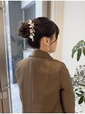 艶感ある高めお団子ヘアアレンジ