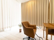 エプタ(epta)の雰囲気（隣の席とカーテンで仕切られてるから気にせずrelax♪）