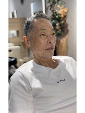 ウノプリールヴァモス(unopulir Vamos) 海外ショートサイドパートくせ毛カット梅田メンズサロン