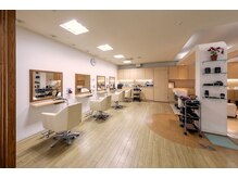 ルカ(LUKA)の雰囲気(店内は広く落ち着いた空間です。リラックスして心地よい時間を♪)