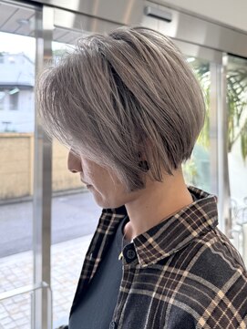 ホワイト キタサンドウ(WHiTE kitasando) [ハンサムショート/ブリーチカラー/ダブルカラー/ショートヘア]