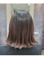 レッドカーペット(Red Carpet) 外ハネミディアム×グラデーション