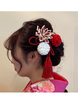 ループ ヘアー(LOOPhair) 成人式のスタイル