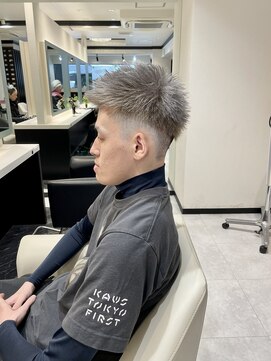 シファー(～Cifer) 束間フェードカットハイトーンカラーツーブロックお客様ヘア☆