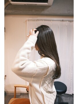 ニード(need) 暗髪グレーロング