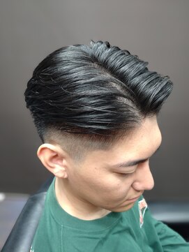 トバ(TOBA) ツーブロック/センターパート