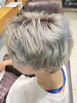 カペリベラ Capelli bella 枚方店 ホワイトカラー