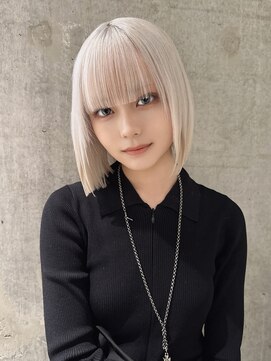 モニカ(MONIQA) ホワイト