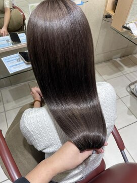 エム インターナショナル 春日部本店(EMU international) ナチュラルなのにおしゃれ見え♪大人の寒色ヘア