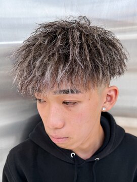 ルーシー 渋谷(LUCEY) ツイストマッシュホワイトメッシュパイルツイストパーマ