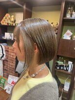 ロータスヘアーデザイン(Lotus Hair Design)&nbsp;【lotus下枝】ミルクティーアッシュ/イヤリングカラー/ミニボブ