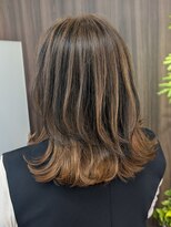 カミエ(kamie)&nbsp;【kamie北浜】ハイライトやブリーチなしで立体感のある白髪染め