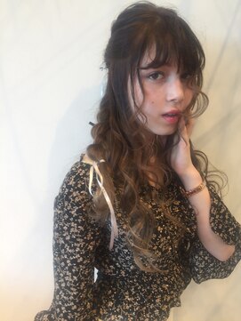 ヘアーラウンジ アンフィ 井土ヶ谷(Hair Lounge Anphi) カーリーハーフアップ