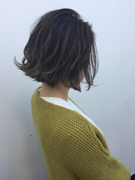 トルネード(TORNADO) 外国人風ミニボブ ハイライト 暗髪グレージュ　白髪ぼかし