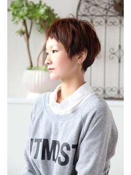 ラブレスカルペディエム(LAVLESS Carpediem) 『LAVLESS』刈り上げショート