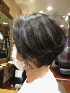 ヘアーリゾートカタカタ Hair Resort kata‐kata 前下がりショート