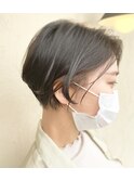 刈り上げショートイヤリングカラー