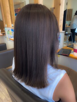 アンド(and) 肩下切りっぱなしボブ+アーモンドラテカラー