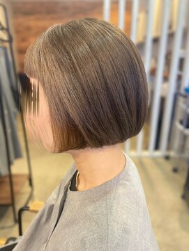 ヨーホーレッド(YOO-HOO RED) ミニボブ　白髪ぼかし　フレーミングカラー