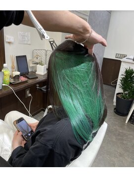 ムーブ(Moob) 存在感&こなれ感たっぷりGreenインナーカラー【別府】