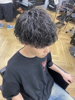 アレス バイ シカ 神戸三宮元町店(ALLES by Cica)&nbsp;波巻きツイストスパイラルパーマツーブロック刈り上げ