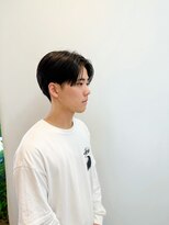 ファーレンピュアスウィート(fahren-pure-suite)&nbsp;センターパート/刈り上げマッシュスタイル【朝霞 メンズカット)