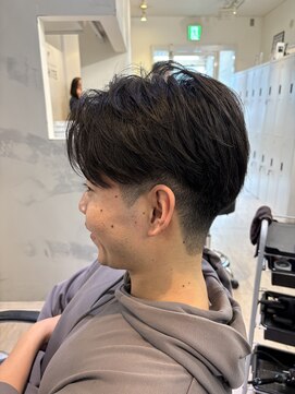 オーシャントーキョー ホワイト 原宿(OCEAN TOKYO WHITE) 黒髪フェザーニュアンスセンターパート