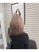 コモダ 神戸三宮(comoda)&nbsp;ミルクティー × ブラウン のルーツカラー