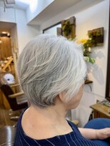 ヘアーサロン ラフリジー(Loufreasy)&nbsp;大人女性の白髪を活かす｜上品シルバーショート