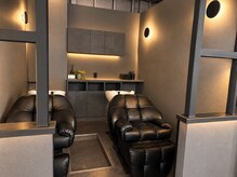 エルプラス(L plus)の雰囲気（ゆったり包み込むようなリクライニングシャンプー台）