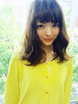 トゥワイス(twice) [twice]透け感を出したベージュカラー