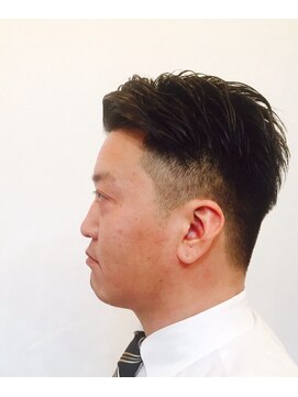 ポリフィッシュ(POLIFISH) スーツに合うツーブロックスタイル