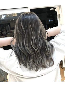 ワク(waku) ハイライト/3Dカラー／赤みゼロ