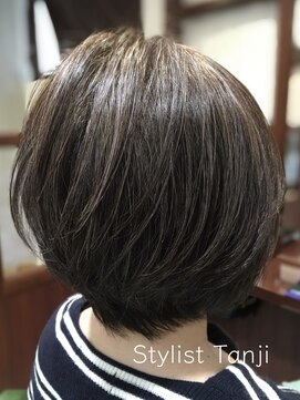 サロンデピレ 白髪は染め切らずにぼかして馴染ませる！ #ショートボブ#グレー