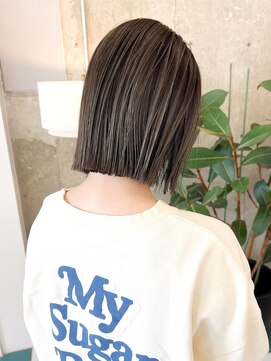 ノエ(noe) 切りっぱなしボブ×ハイライトカラー