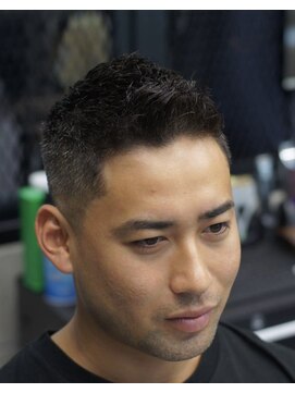 ワイズチョップガレージ(Y's CHOP GARAGE) フェザーアップ　スキンフェード