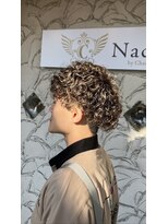 ナディアバイカリス(Nadia by charis)&nbsp;プードルパーマ|メンズヘア|ケアブリーチ