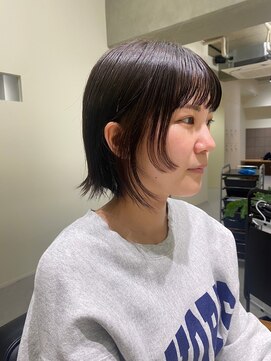 フイ(HUI) くびレイヤーエモージュ斜めバング小顔似合わせカットボブ