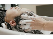 フルフラットのシャンプー台で癒しの時間♪