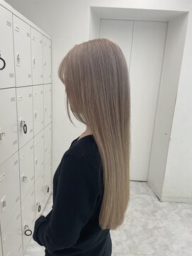 シー 池袋(SHE) ホワイトベージュ