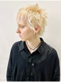 ホワイトブロンド×スパイキーショート