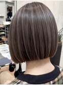 ハイライトカラーミルクティーベージュレイヤーカット